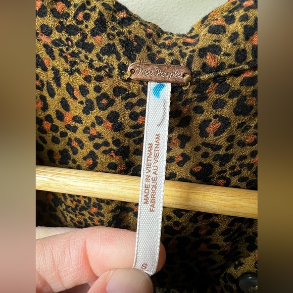 FREE PEOPLE Celia Leopard Top Blouse Lightweight Baggy Mobwife‎ Feminine Tie S - Picture 3 of 8